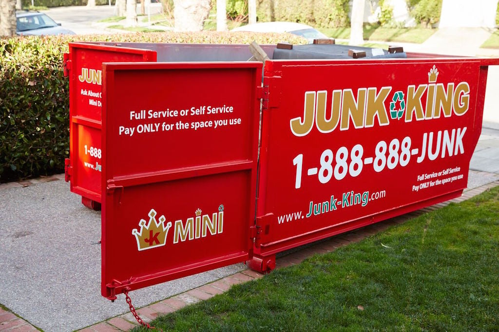 5-reasons-you-want-to-use-a-mini-dumpster